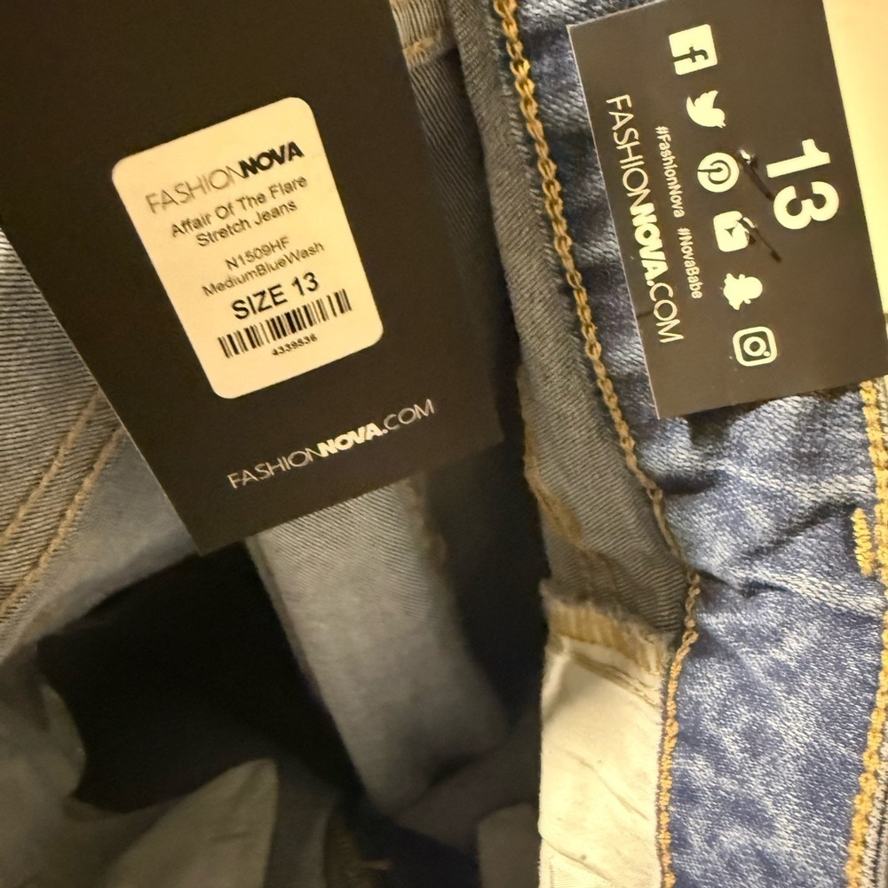 2/$35 Fashion Nova Affair Of The Flare Stretch Jeans - Medium Blue Wash sz 13 - Picture 5 of 8